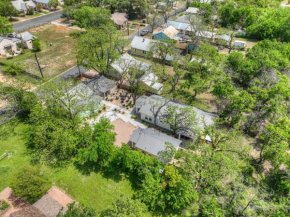 The Grove-A Charming Cottage - 2 blks to Main St